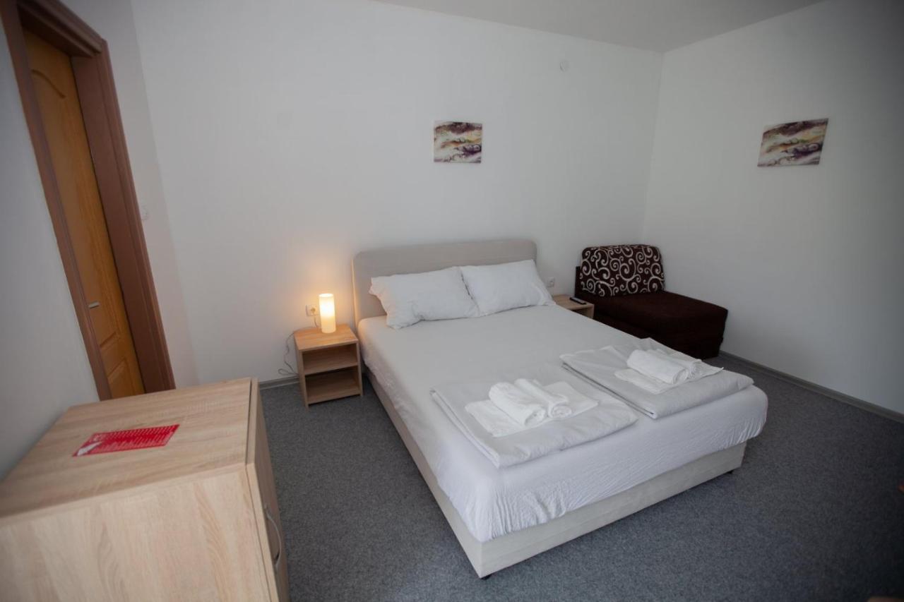 Vinarija "Delmo" Apartments Trebin Dış mekan fotoğraf