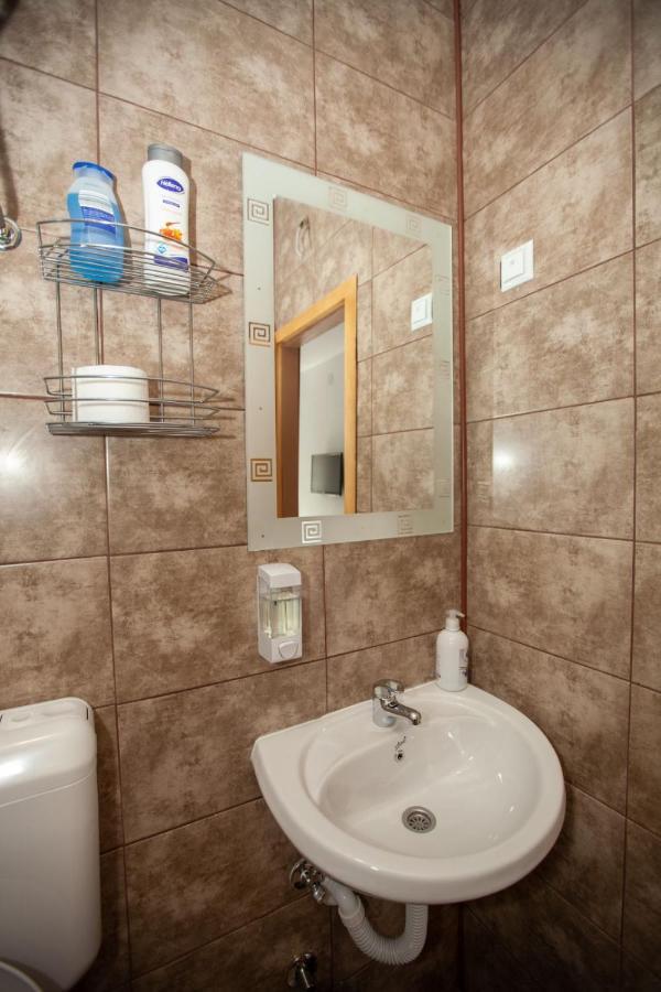 Vinarija "Delmo" Apartments Trebin Dış mekan fotoğraf