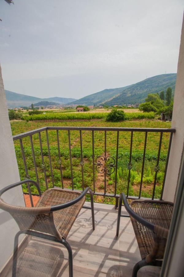 Vinarija "Delmo" Apartments Trebin Dış mekan fotoğraf
