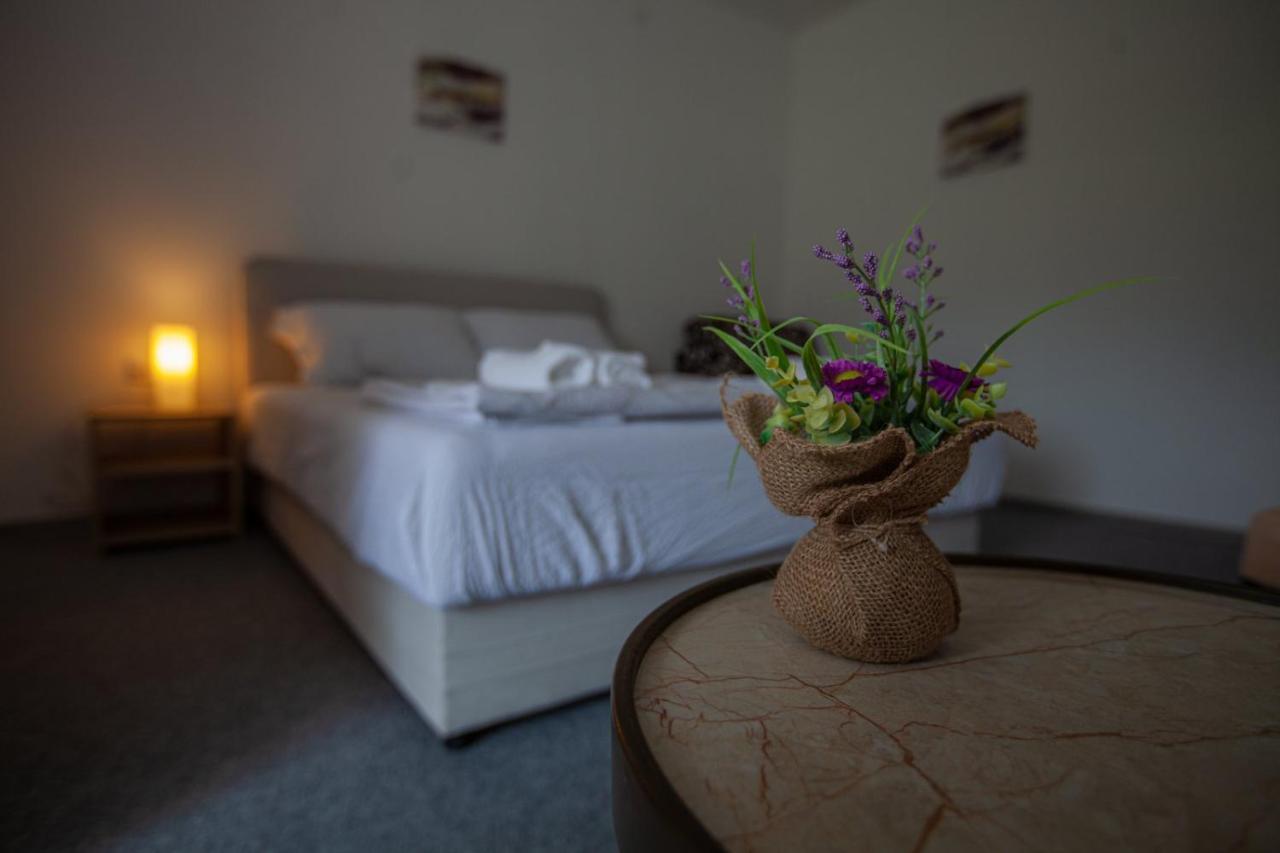 Vinarija "Delmo" Apartments Trebin Dış mekan fotoğraf