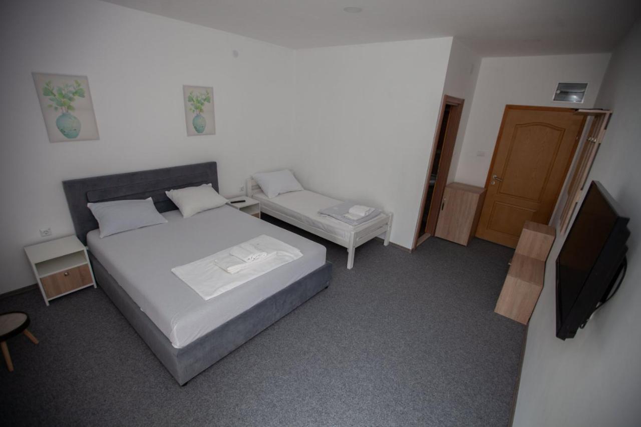 Vinarija "Delmo" Apartments Trebin Dış mekan fotoğraf