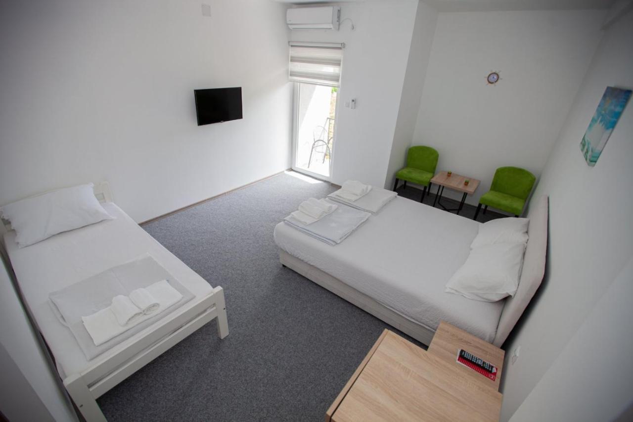 Vinarija "Delmo" Apartments Trebin Dış mekan fotoğraf