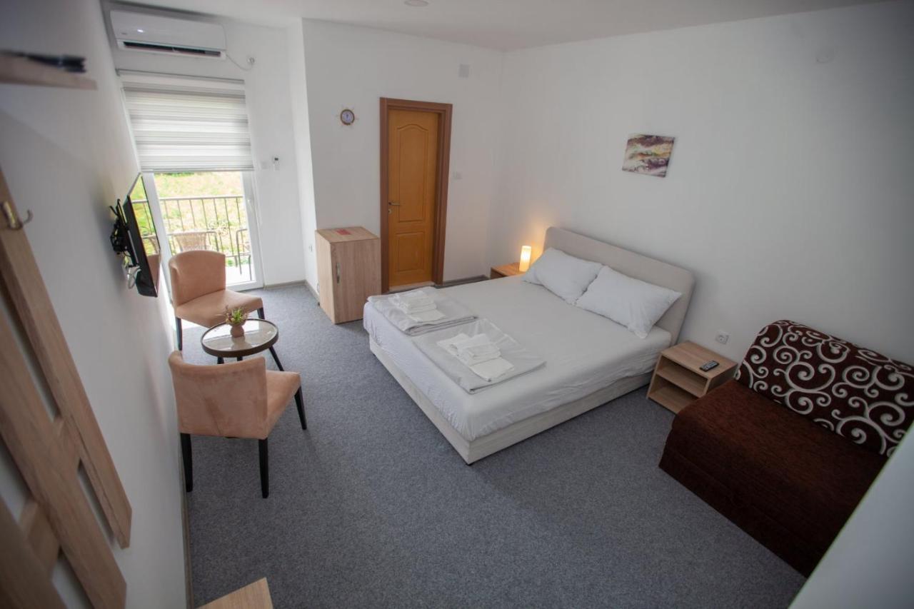 Vinarija "Delmo" Apartments Trebin Dış mekan fotoğraf