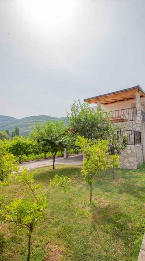 Vinarija "Delmo" Apartments Trebin Dış mekan fotoğraf