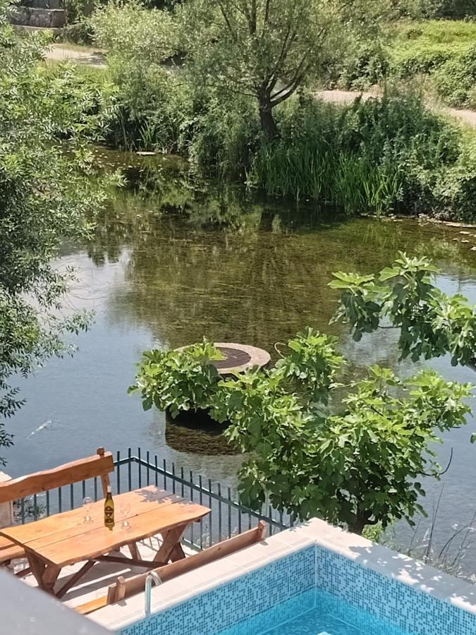 Vinarija "Delmo" Apartments Trebin Dış mekan fotoğraf