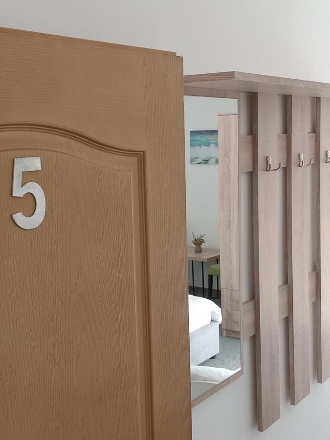 Vinarija "Delmo" Apartments Trebin Dış mekan fotoğraf